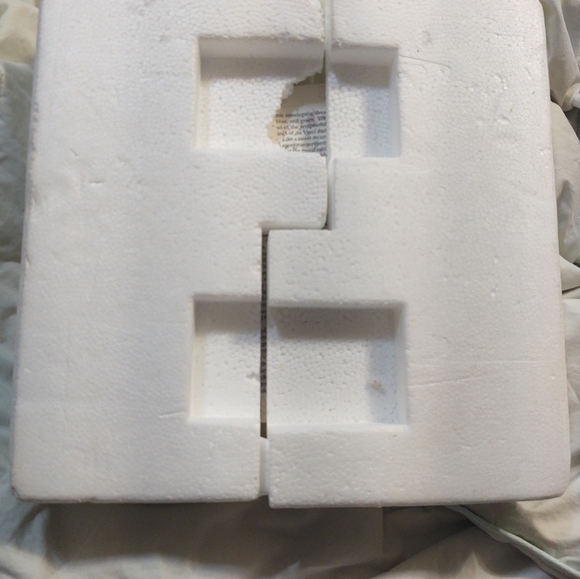 "Mother's Treasures" Collector Plate. Numbered plate by Mary Vickers. - Picture 6 of 9